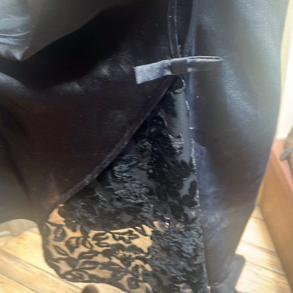 Valentino night silk and velvet sleep gown - Picture 2 of 7